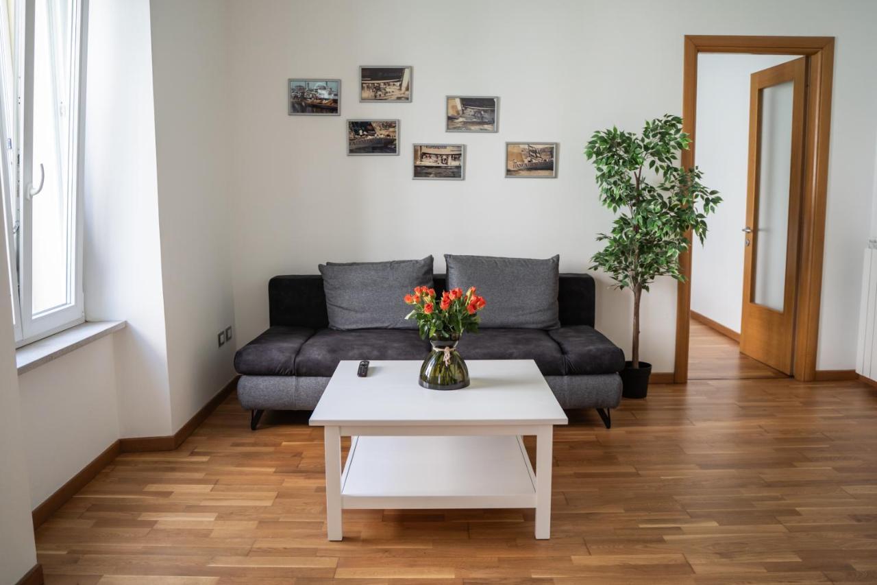 9B The Appartments Trieste Esterno foto